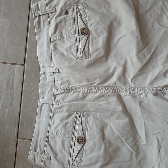 - Henri Lloyd shorts..size 36 light beige - Picture 3 of 6
